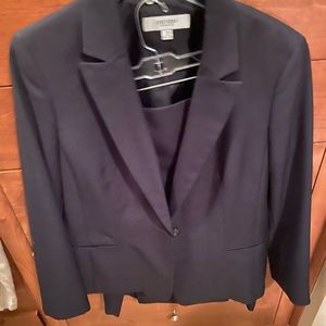 Suit dress jacket. Great for office job or for interview.